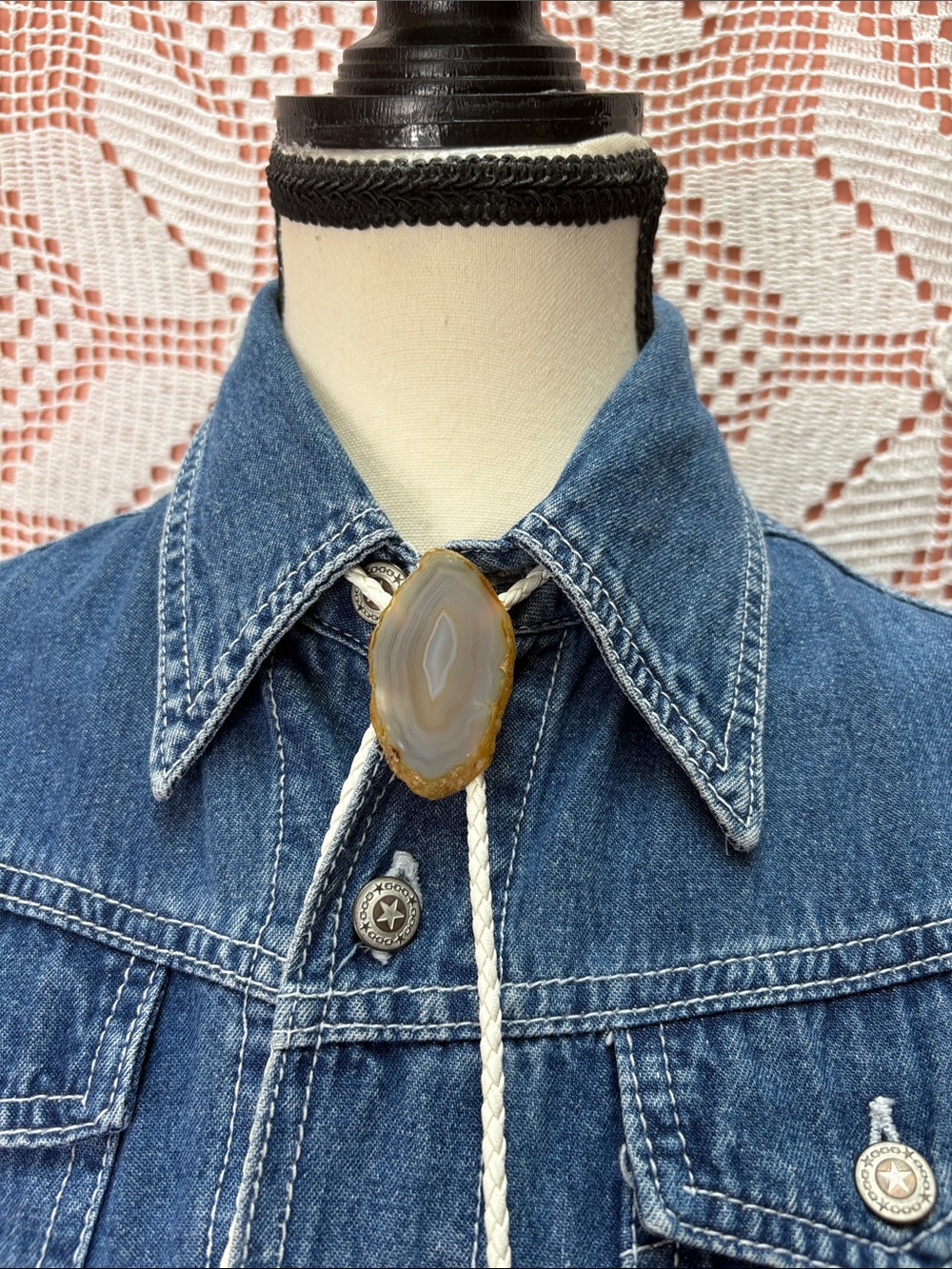 Western Agate Slice Bolo Tie | Feather Tips | Boho Cowgirl